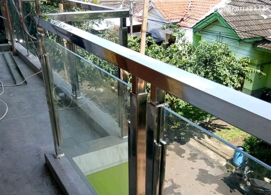 Renovasi Railing Kaca Dengan Rangka Stainless / Aluminium